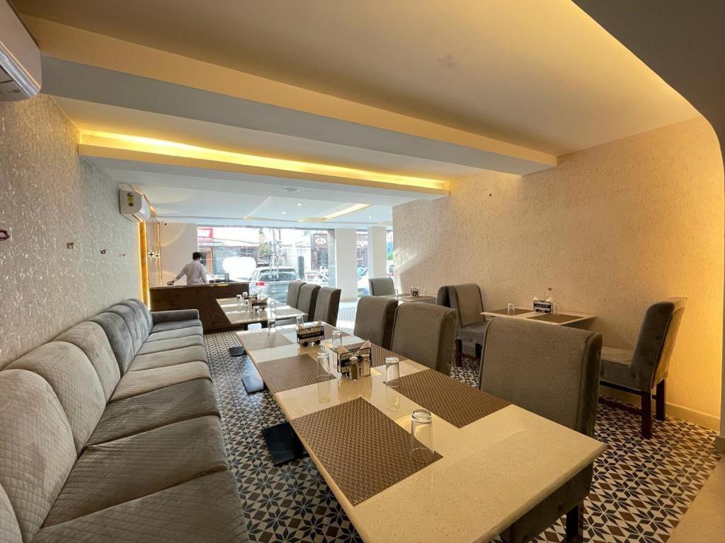 Hotel Santoor Varanasi Exterior foto